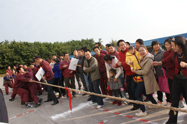 2011年元旦趣味运动会集锦-拔河现场1