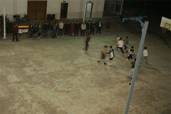 2011年元旦趣味运动会集锦-篮球友谊赛