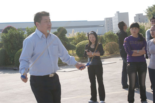 2011年元旦趣味运动会集锦-跳绳赛场3